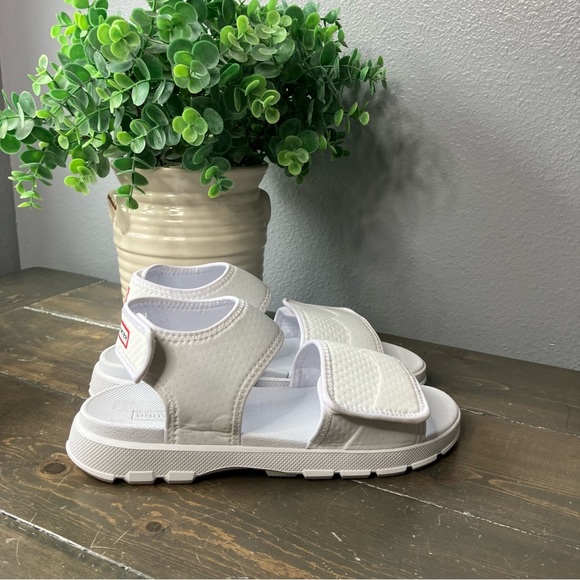 Hunter Sandals Size 10 White casual Outdoor Summer - Picture 1 of 9
